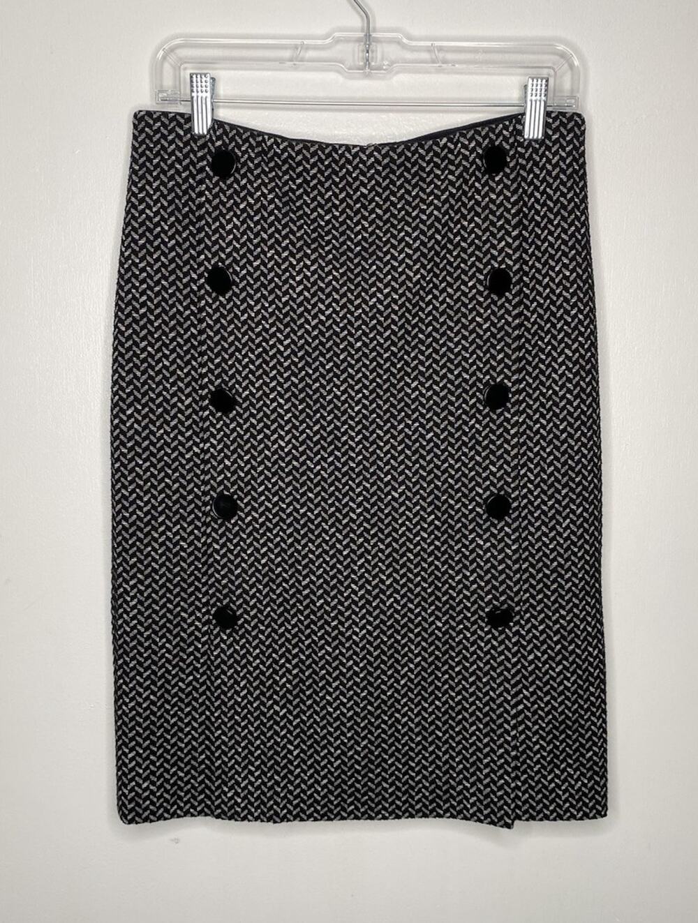 ANN TAYLOR CHEVRON BUTTON FRONT SKIRT – WOMEN’S SIZE 8 Black & Gray